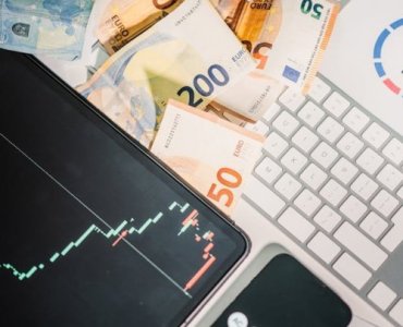 Dźwignia finansowa w pigułce: jak działa, dla kogo jest i jak z niej korzystać z głową