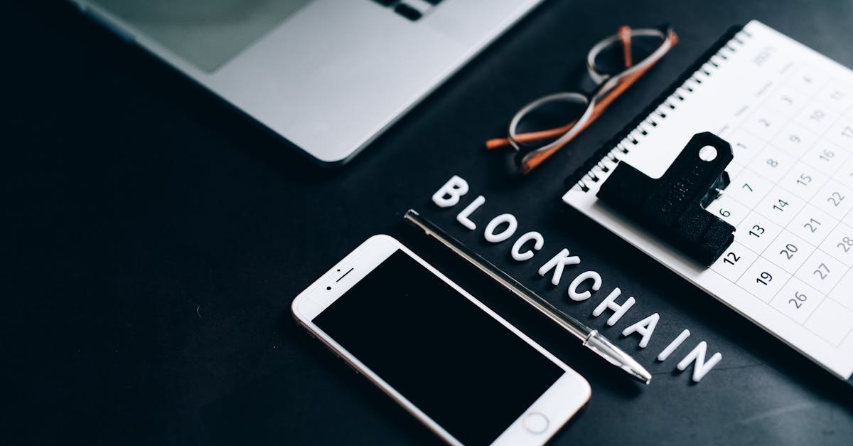 Ile naprawdę kosztuje transakcja w blockchainie? Przewodnik po opłatach, gas i sposobach na niższe prowizje