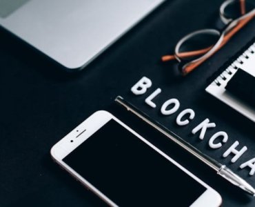 Ile naprawdę kosztuje transakcja w blockchainie? Przewodnik po opłatach, gas i sposobach na niższe prowizje