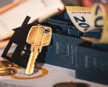 Zostań własnym rzeczoznawcą: samodzielna wycena mieszkania i domu krok po kroku