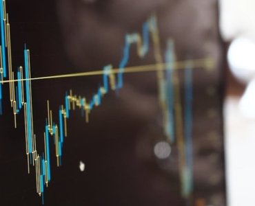 Surowcowy start: jak działa inwestowanie w złoto, ropę i metale — przewodnik dla początkujących