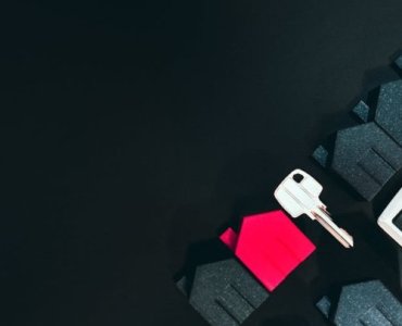 Ubezpieczenie przy kredycie: obowiązek czy wybór? Sprawdź, co mówi prawo i praktyka banków